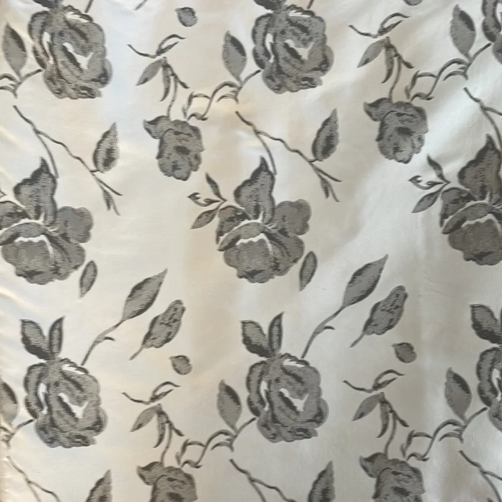 RW&CO. Fully lined lightweight silver grey and black floral pencil skirt SIZE 6 - Picture 2 of 6